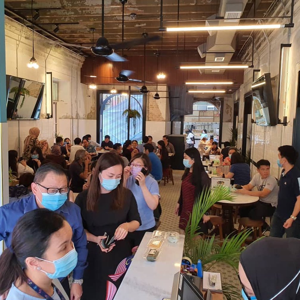 案例四：行业把情绪价值当装饰，但 Ernest Ong 把它当核心