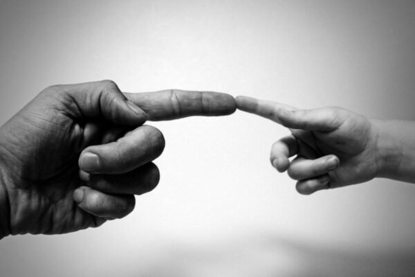 当爱无法陪伴一辈子,信托能不能替父母守住这份责任?